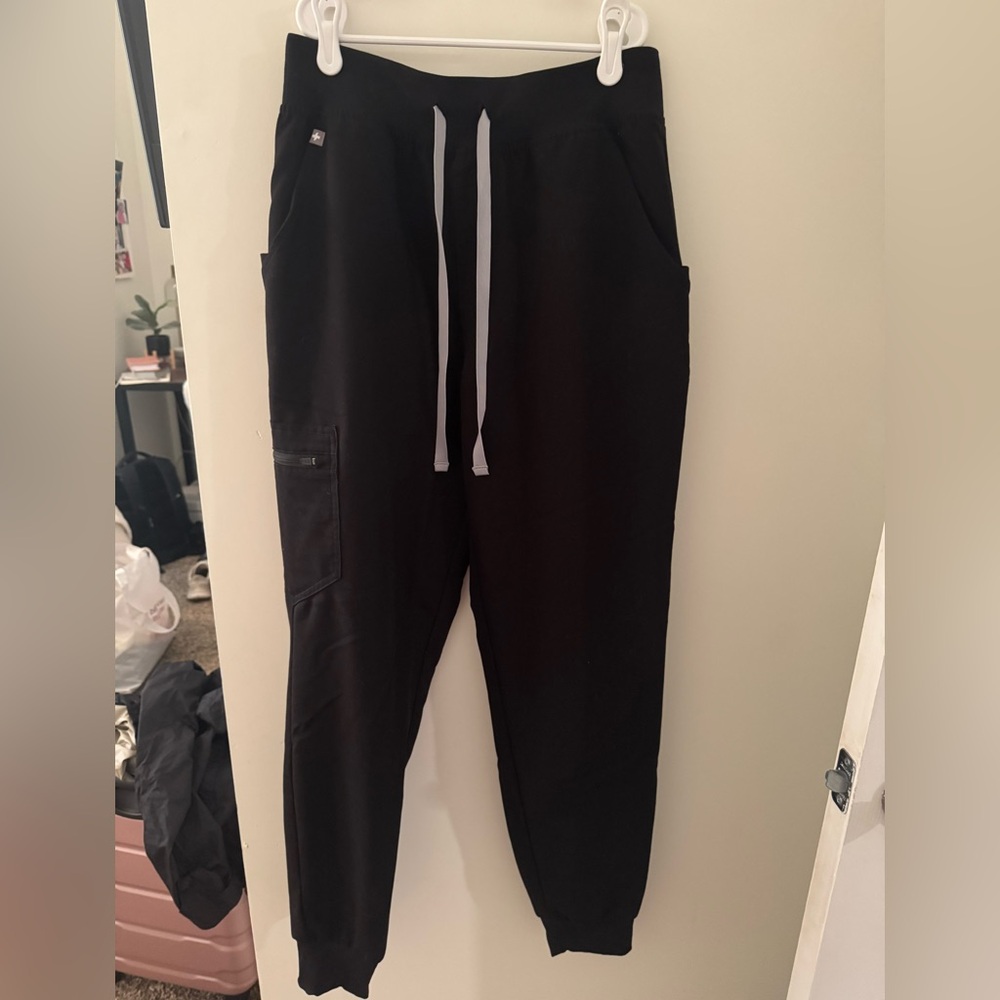 Figs High-Waisted Scrub Pants!